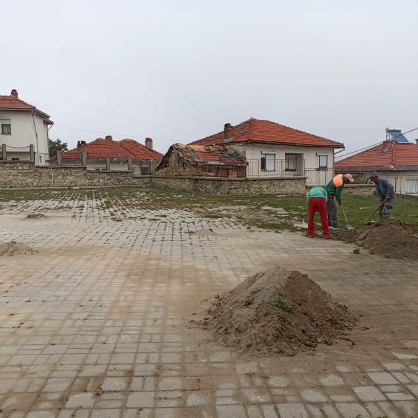 Уредување и нови содржини во дворот на горното школо