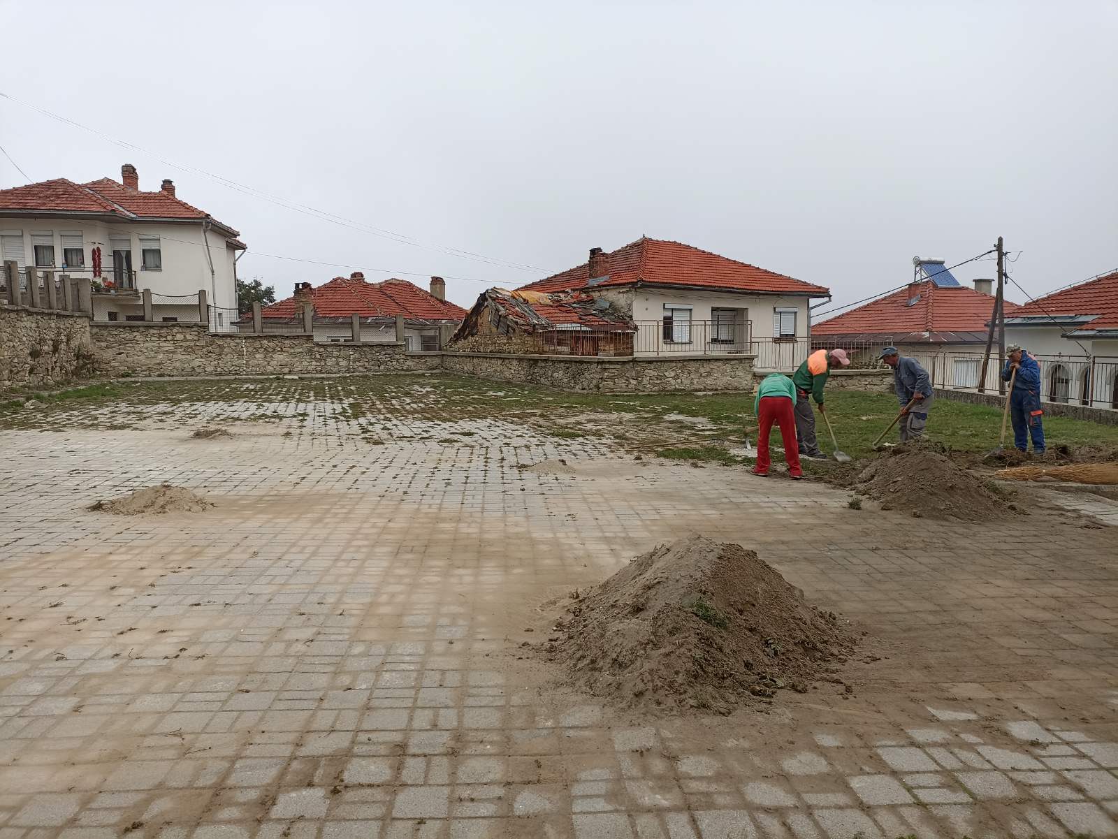 Уредување и нови содржини во дворот на горното школо