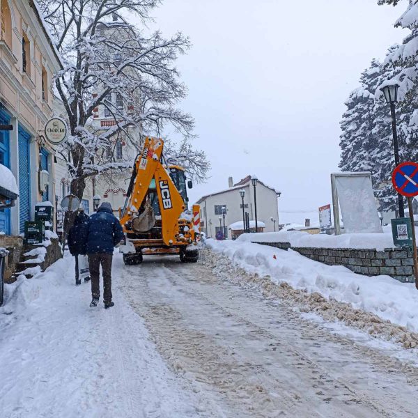 Тешки и опасни услови за чистење на снегот, апелираме на соработка и разбирање